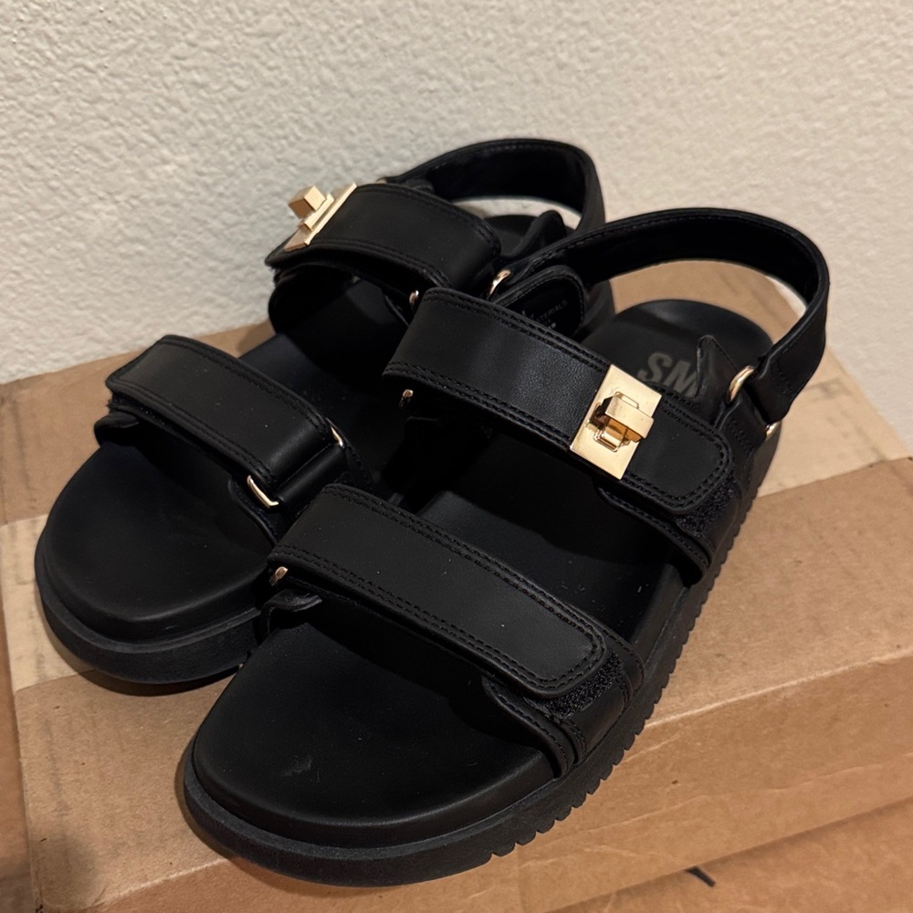 SM New York Leather Style Sandals